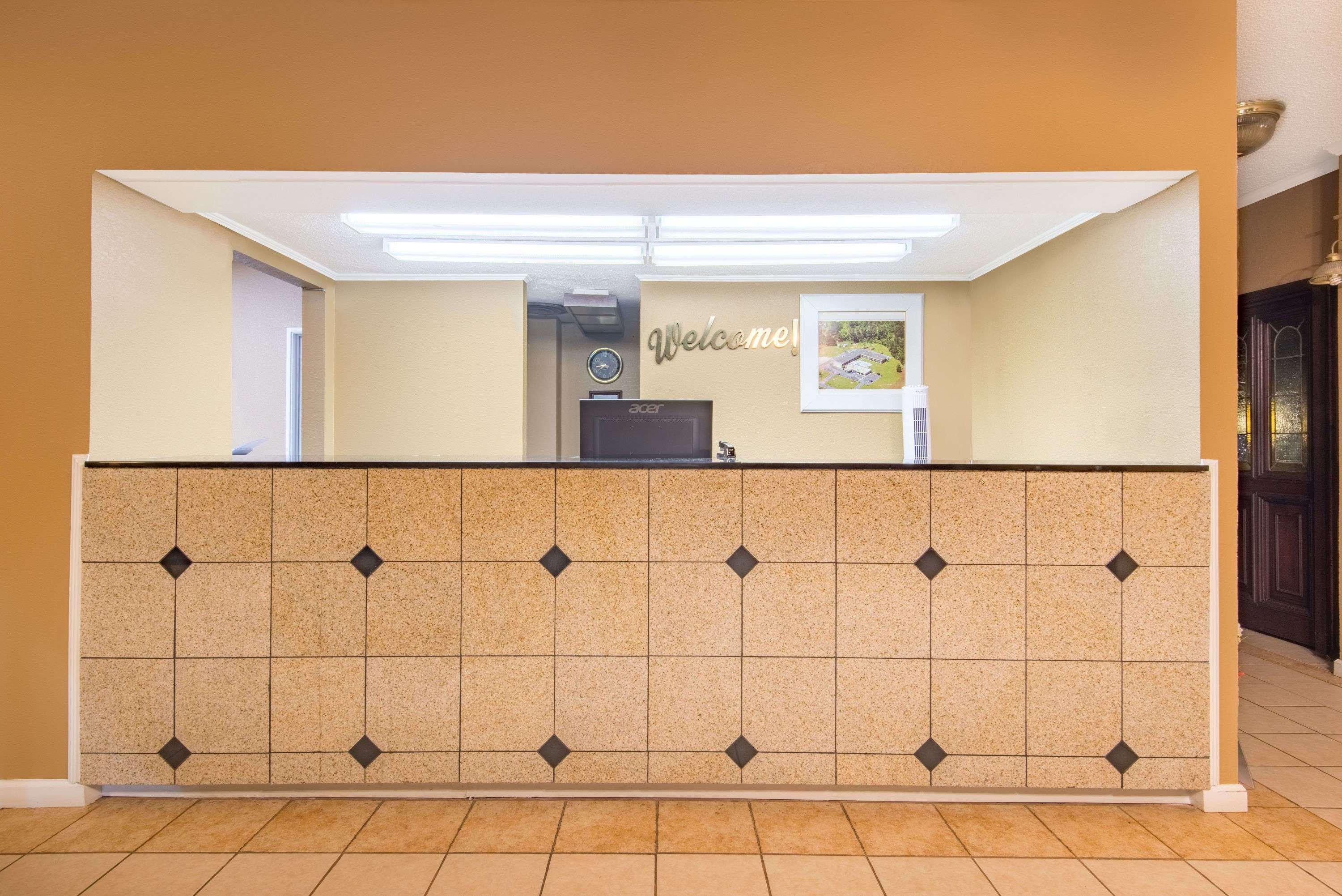 Days Inn By Wyndham Clanton Al Eksteriør bilde